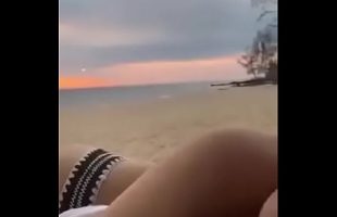 Vũ Thư VTV bú cu bạn trai ngoài bãi biển